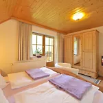 Haus Lindenkreuz Apartamento *