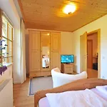 Haus Lindenkreuz Апартаменты *